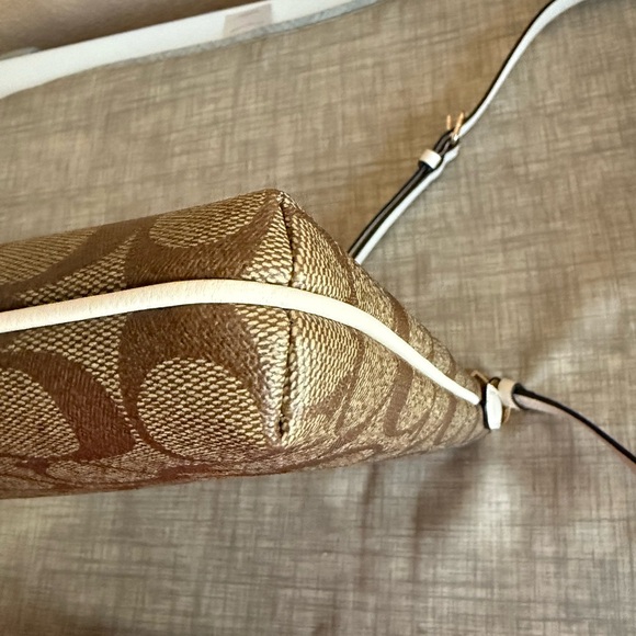 Coach crossbody authentic - Picture 8 of 9
